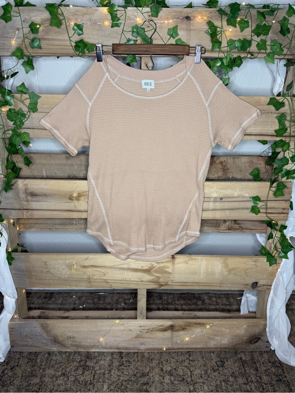 BKE Short Sleeve Waffle Knit Top in Light Beige